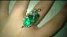 Новое кольцо с зелеными камнями